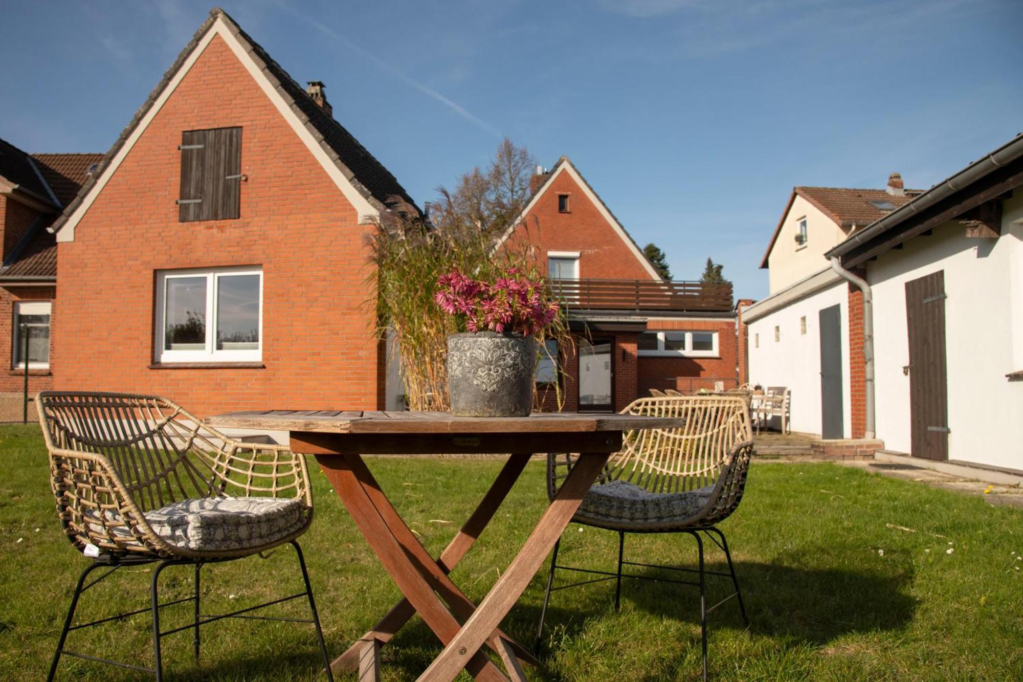Kleines Ferienhaeuschen Im Garten Eutin Exteriör bild
